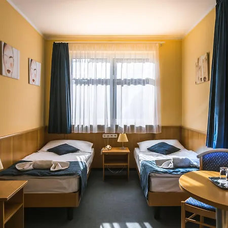 Jagello Business מלון