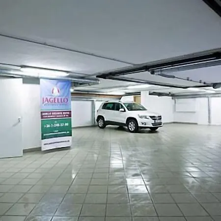 Jagello Business מלון 3*