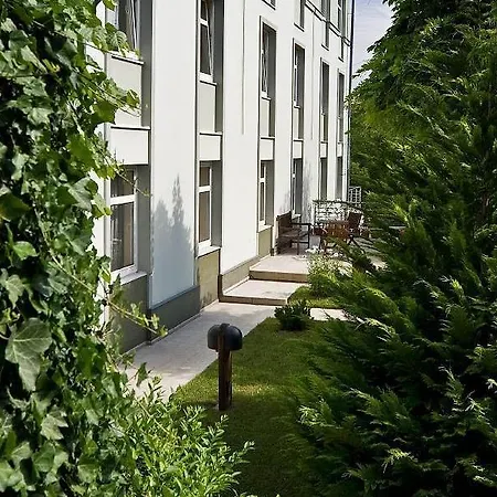 ヤッゲロー ビジネス ブダペスト