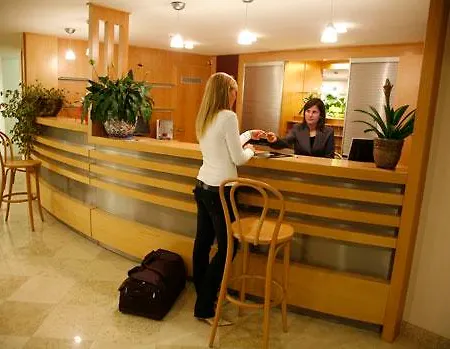 ヤッゲロー ビジネス ブダペスト